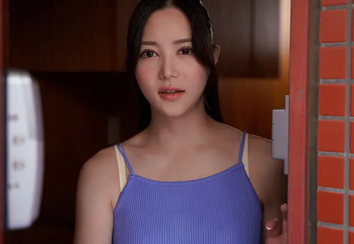 Vợ cô đơn nằm sofa móc lồn và anh hàng xóm cơ bắp